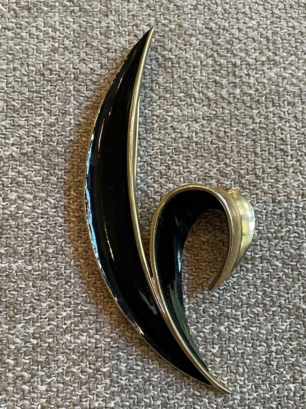 Crown Trifari Vintage 60’s Modernist Gold Tone Black Enamel Leaf Brooch Pin